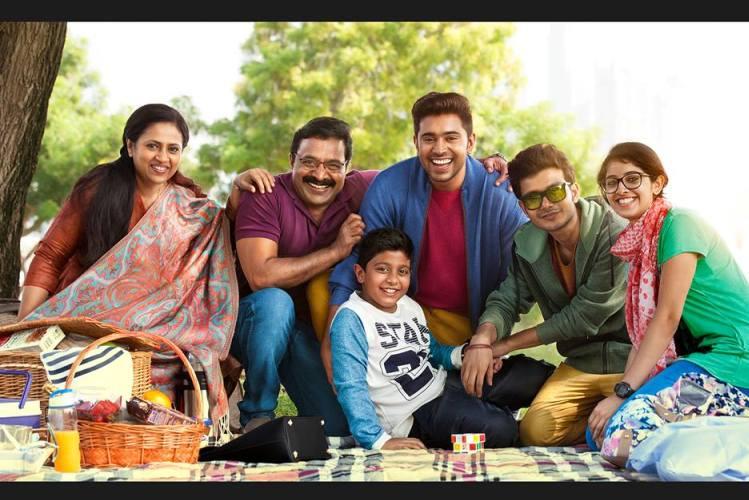 A still from Jacobinte Swargarajyam showing the entire Zacharia family together for a family photo
